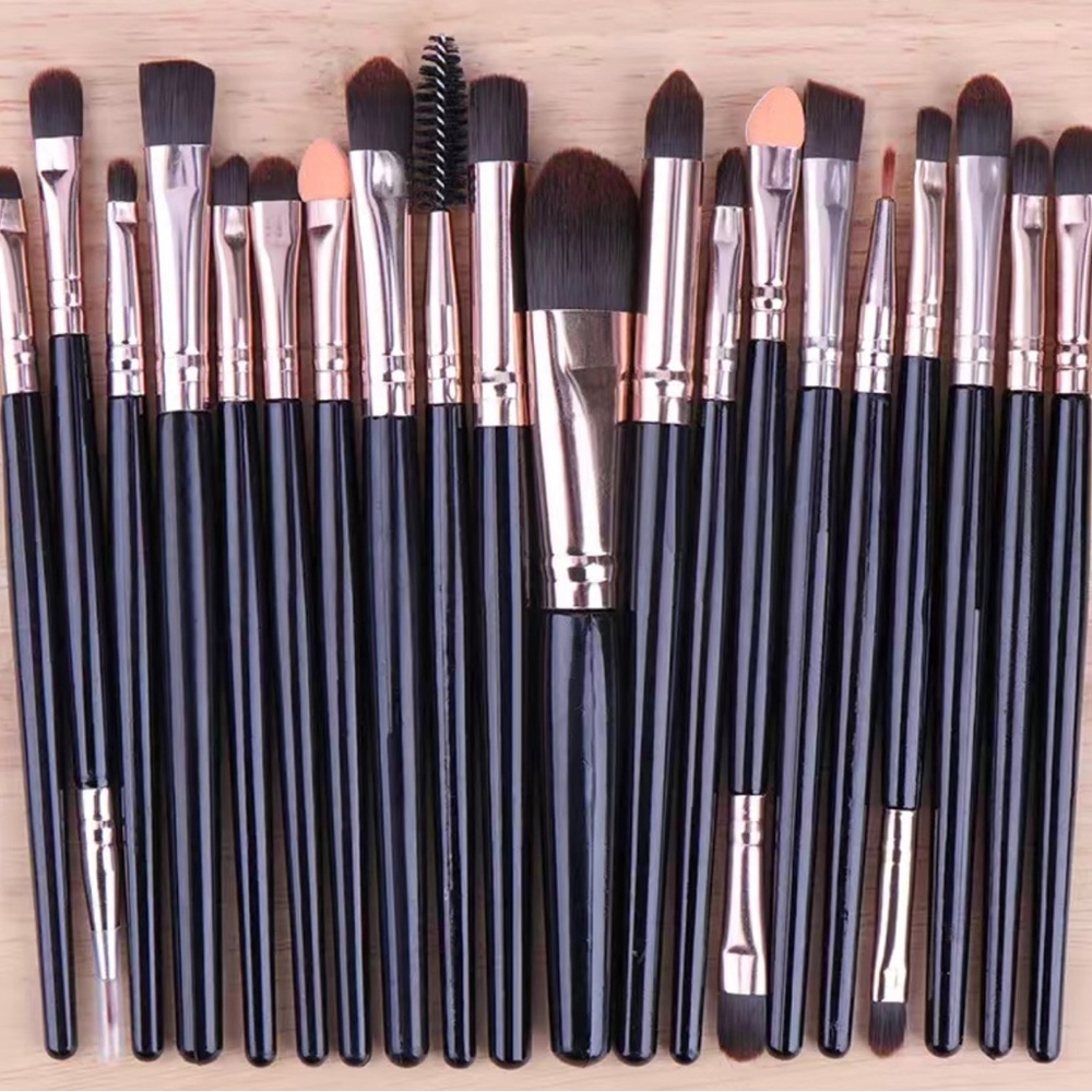 20 piece brush set in black
